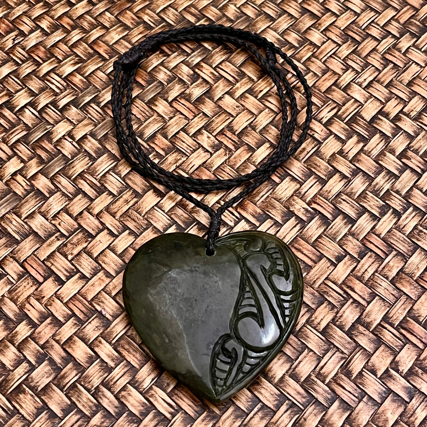 Large Aroha Heart with side carving