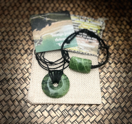 Kōpae Greenstone pendant and bracelet set.