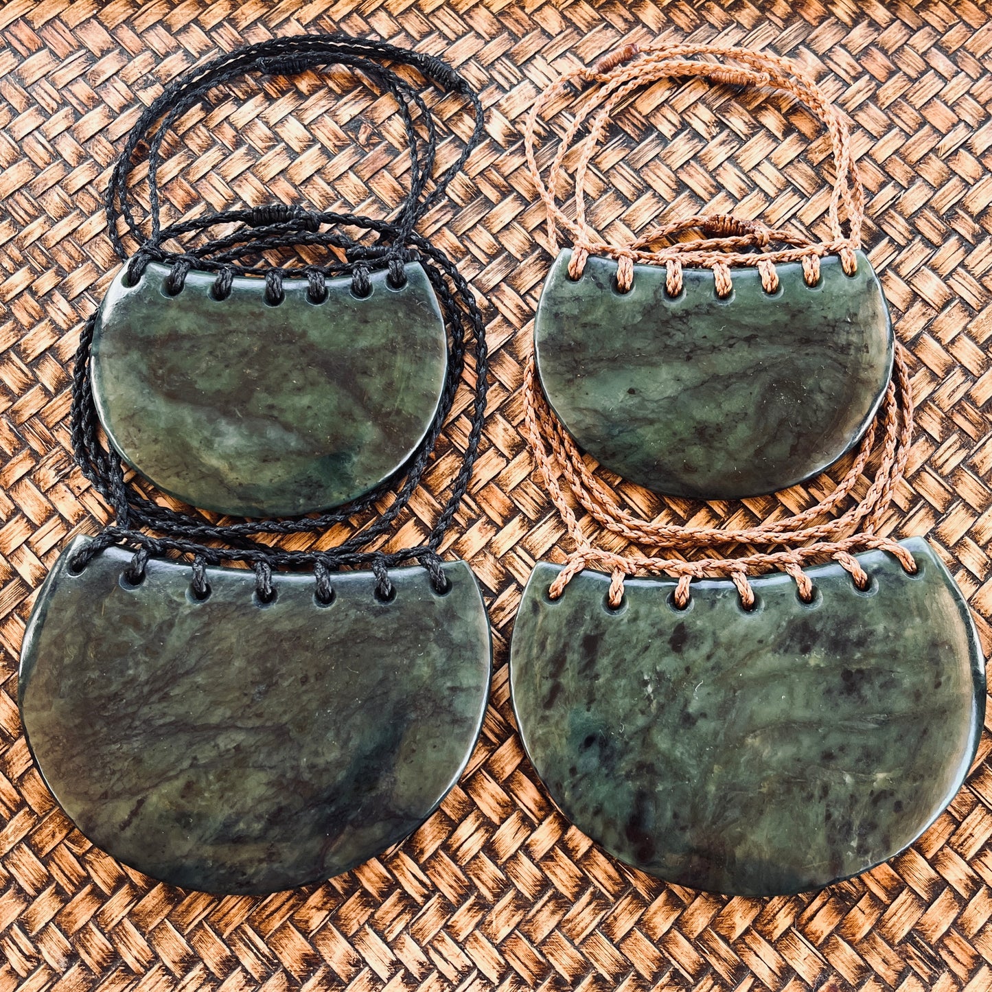 Top lashed breastplate Pounamu (Medium & Large)