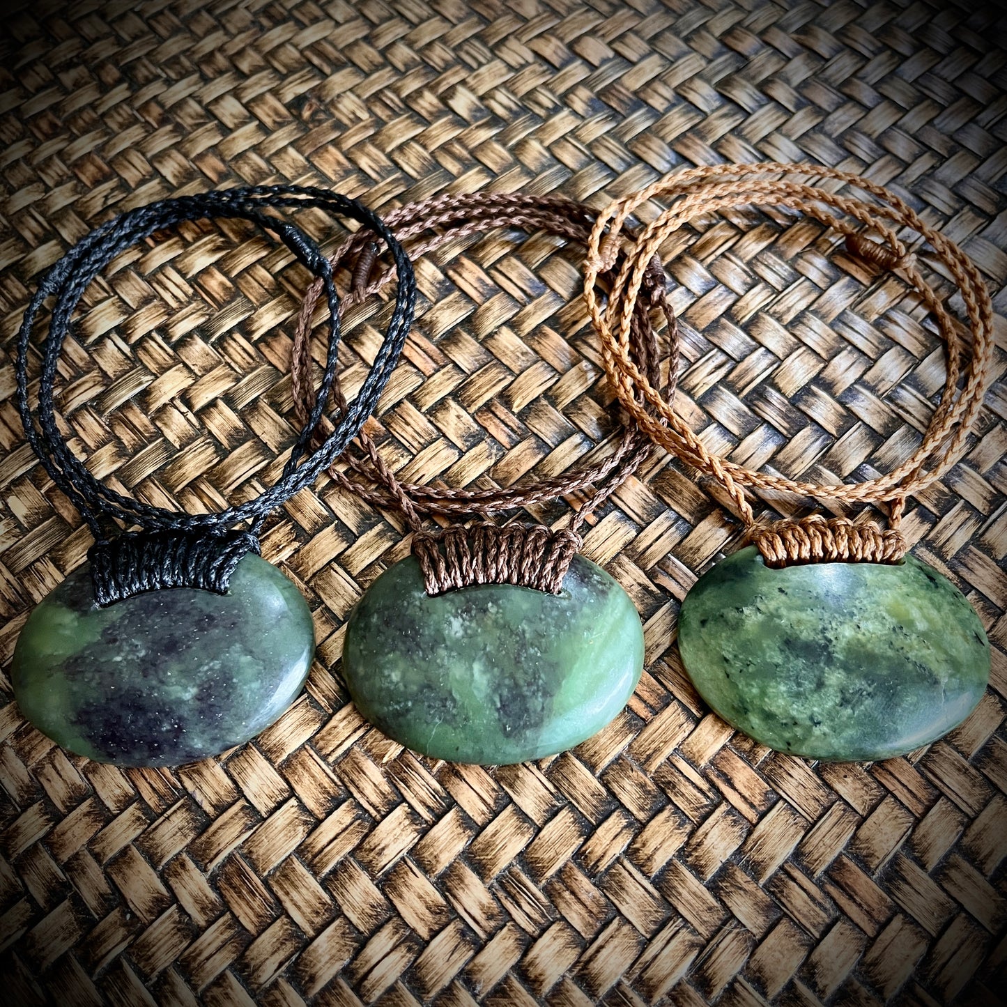 Porowhita Taha||Side Oval breast plate