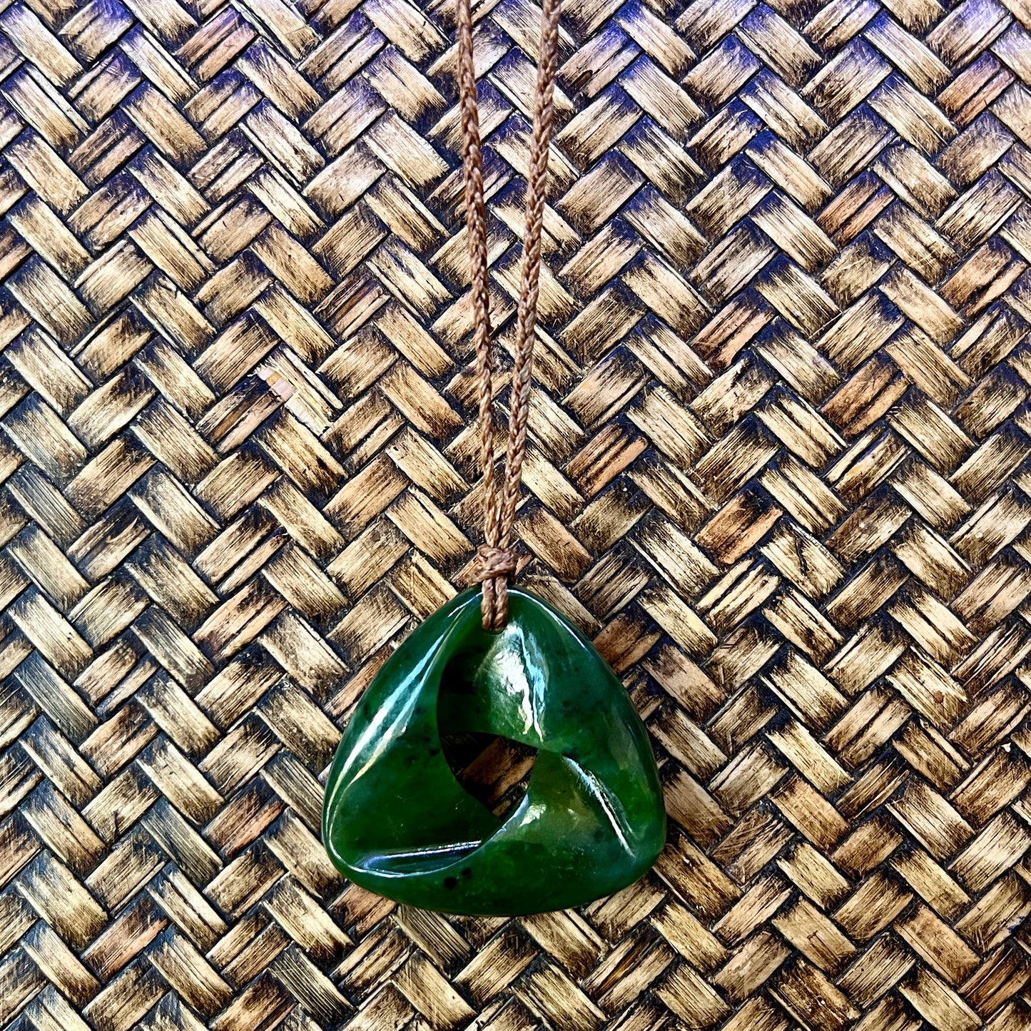 Mobius pounamu