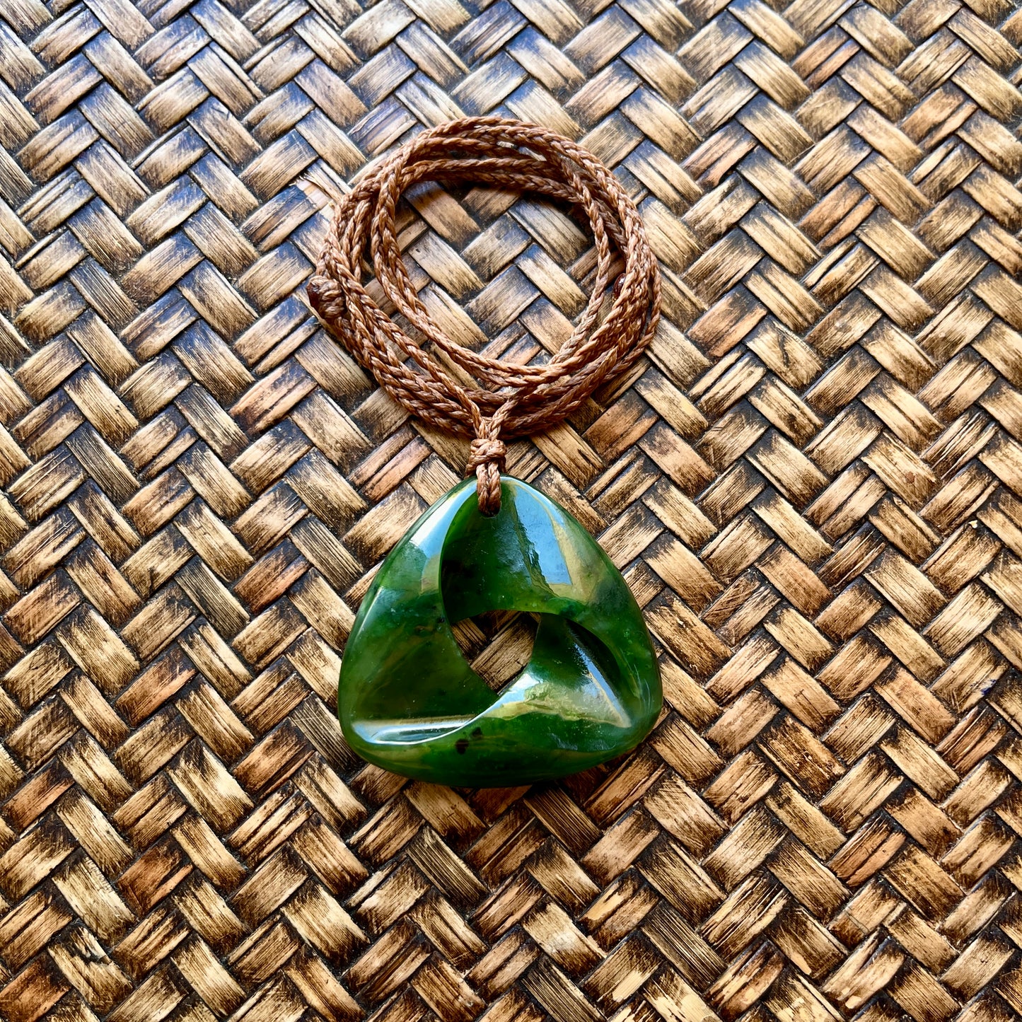 Mobius pounamu