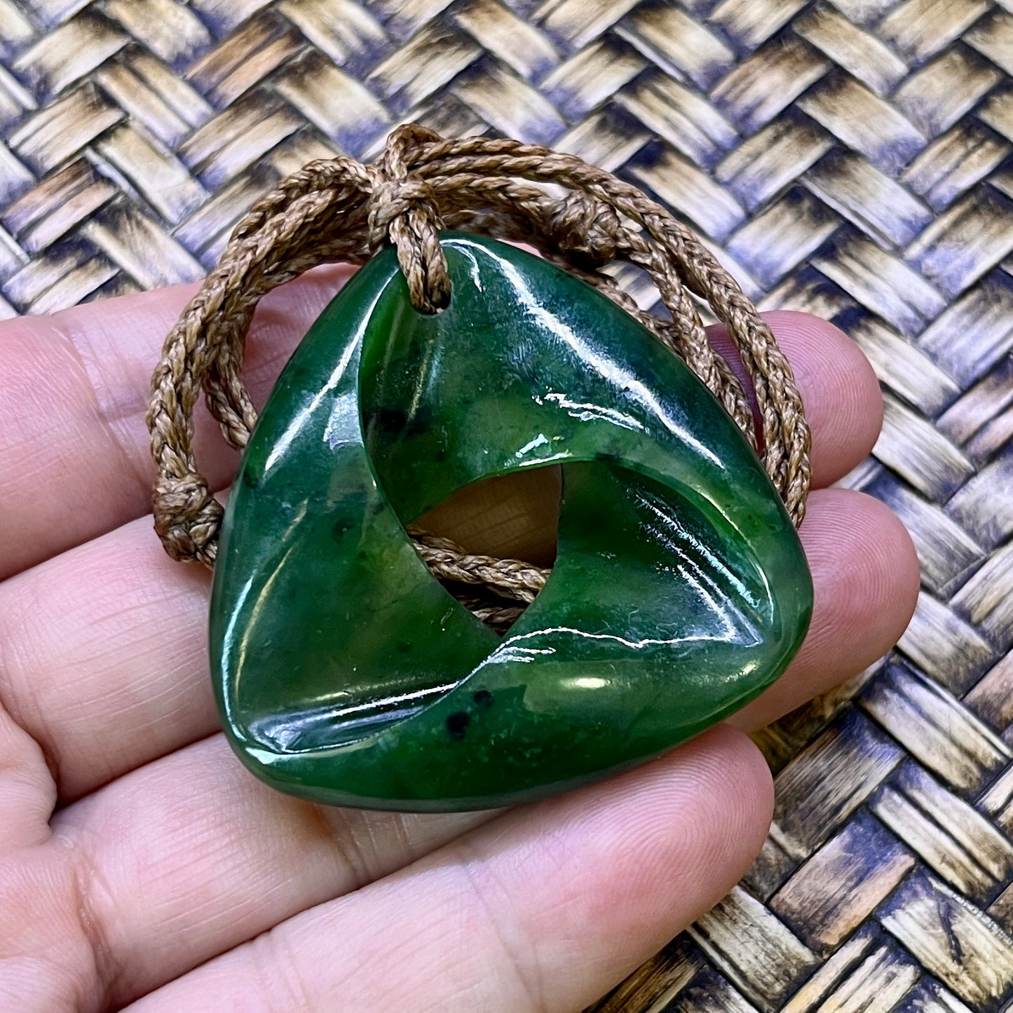 Mobius pounamu