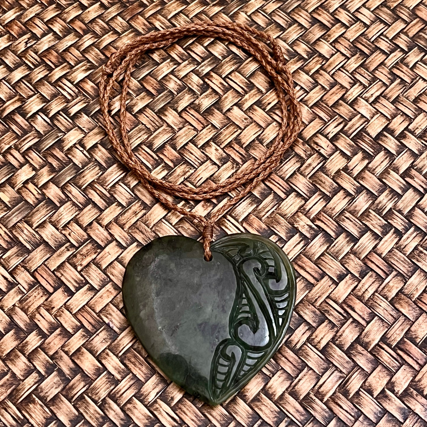 Large Aroha Heart with side carving