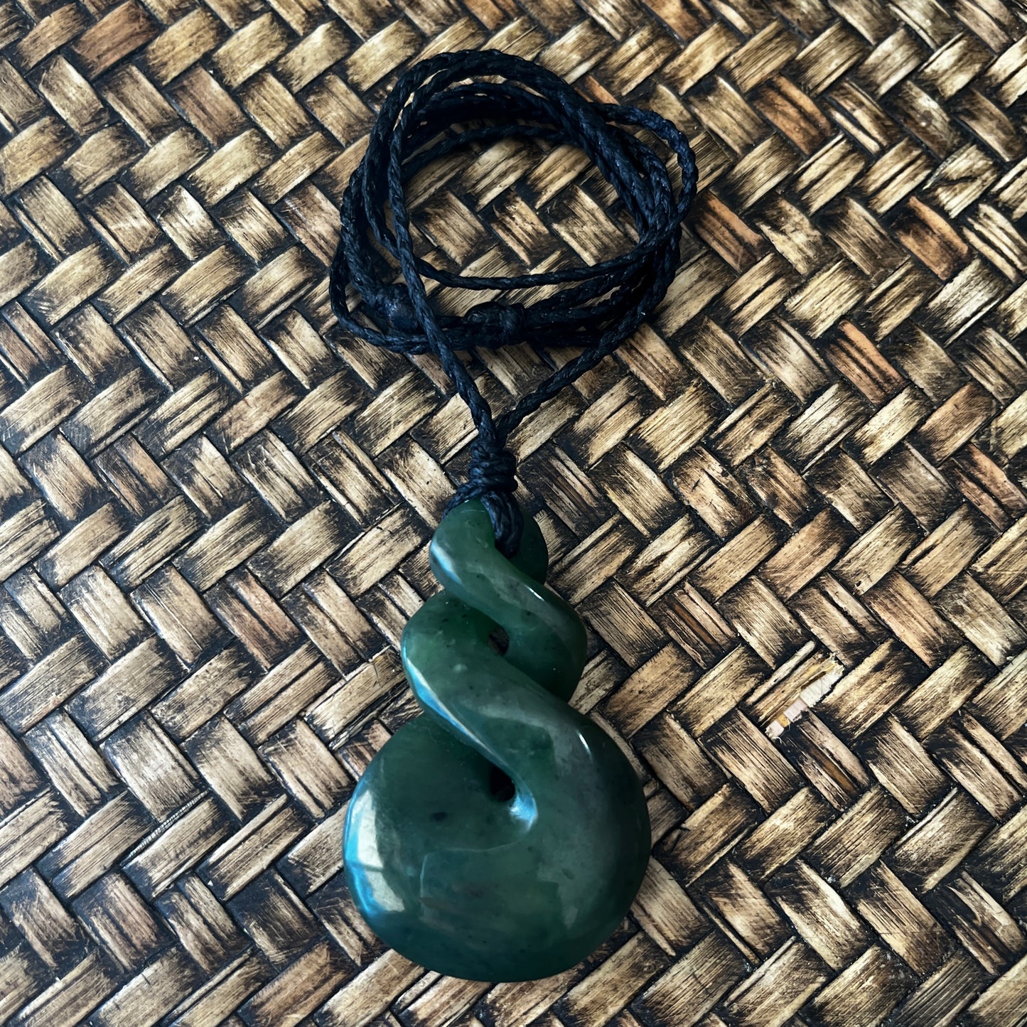 Pounamu Pikorua~Twist(midsize)