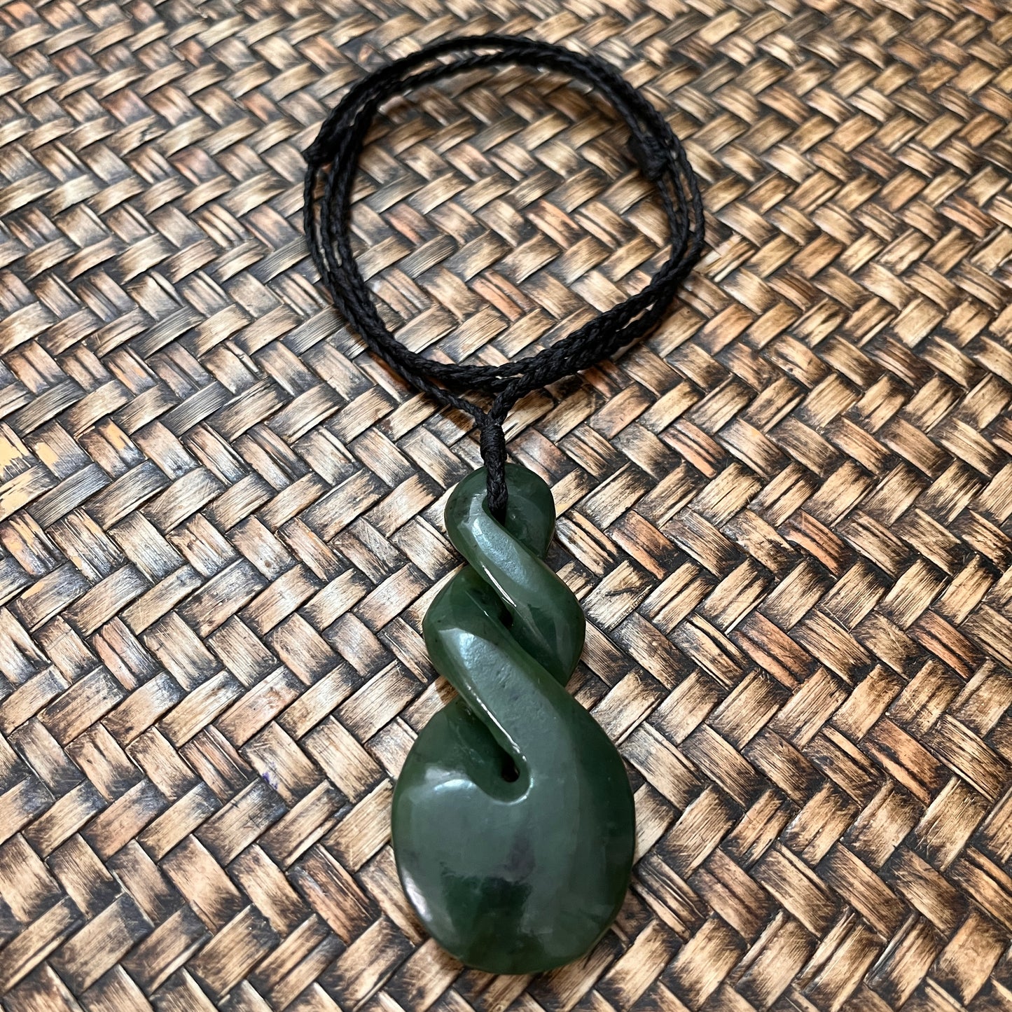 Pounamu Pikorua~Twist(Large)